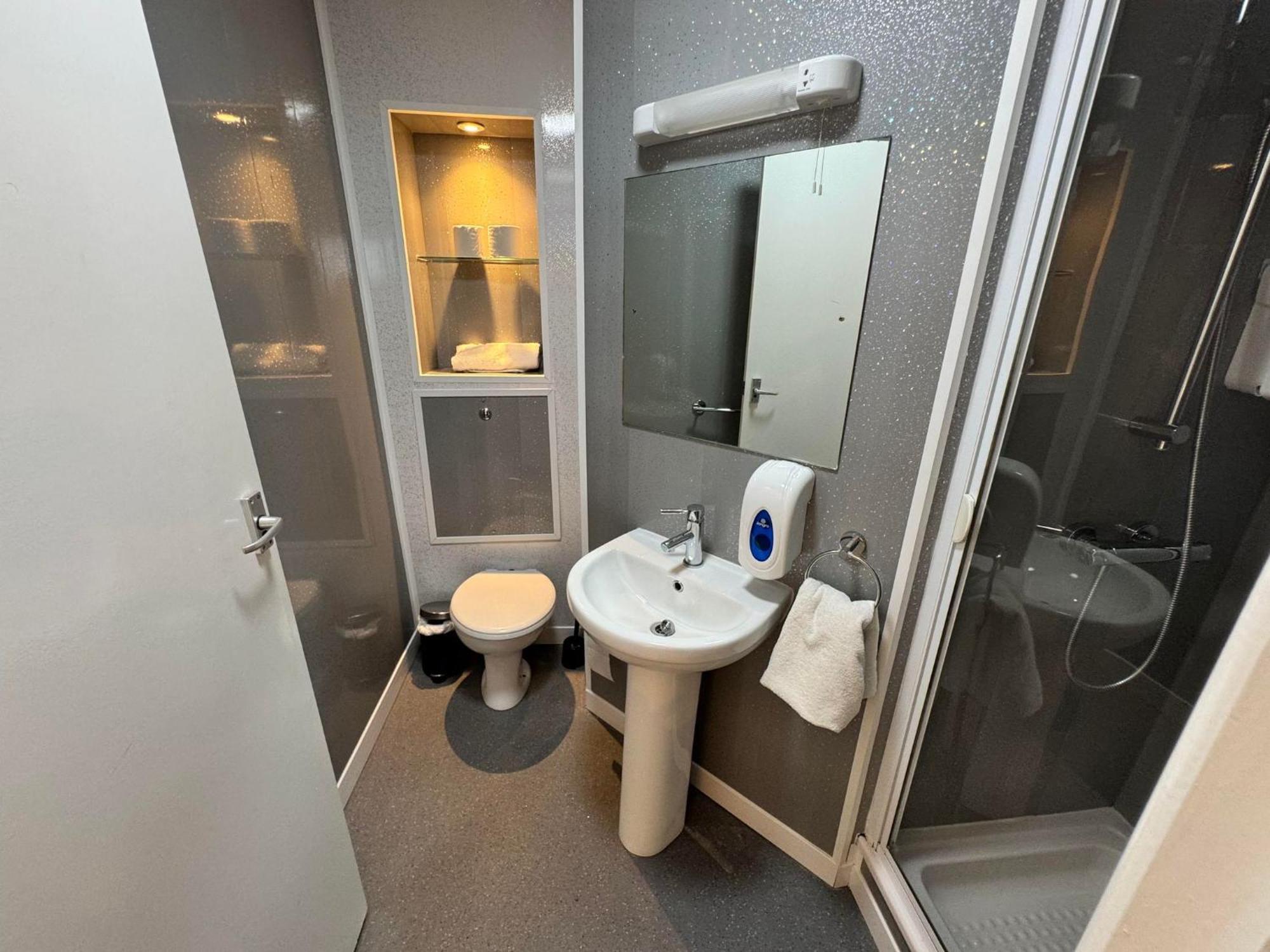 Hotel The Jubilee West- With Facilities